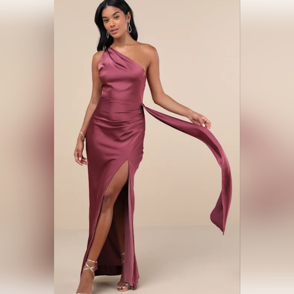 Lulu's One-Shoulder Satin Gown in Plum